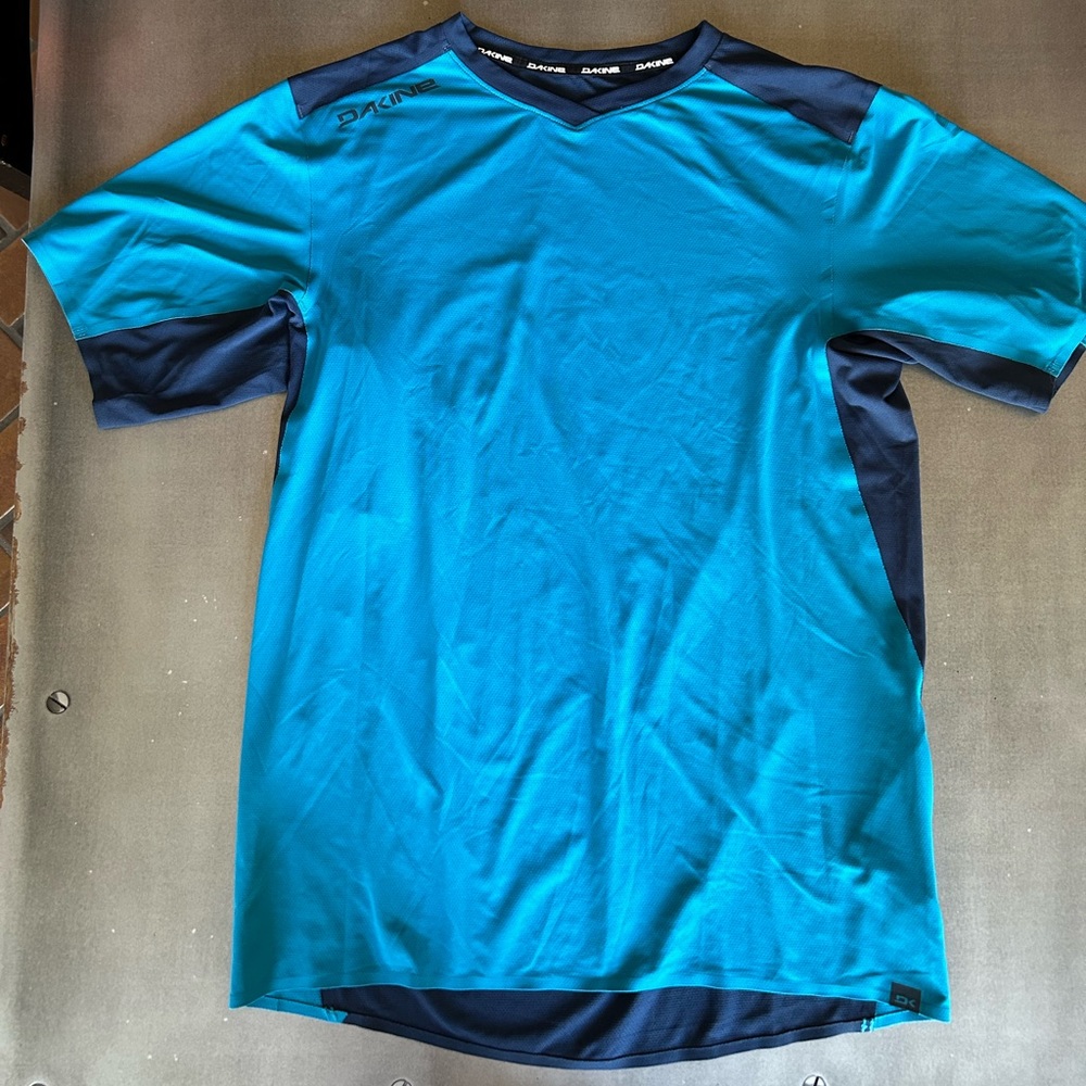 EUC Men’s Dakine Athletic T-Shirt. Polygiene Light Weight Fabric. Men’s Medium.